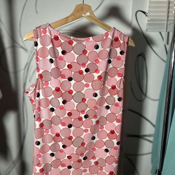 Anne Klein Women’s Tank With Side Rouching. Reds, white and black. Circle Design - Picture 5 of 5